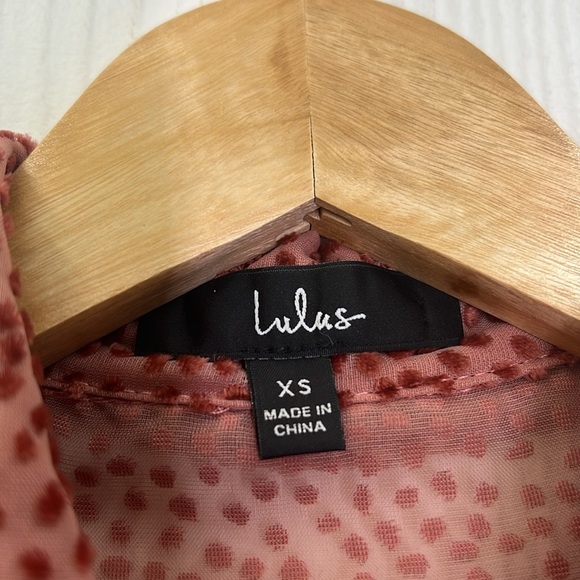 Lulus - Positive Influences Blush Pink Dotted Collared Button Up Blouse Size XS - Picture 10 of 13
